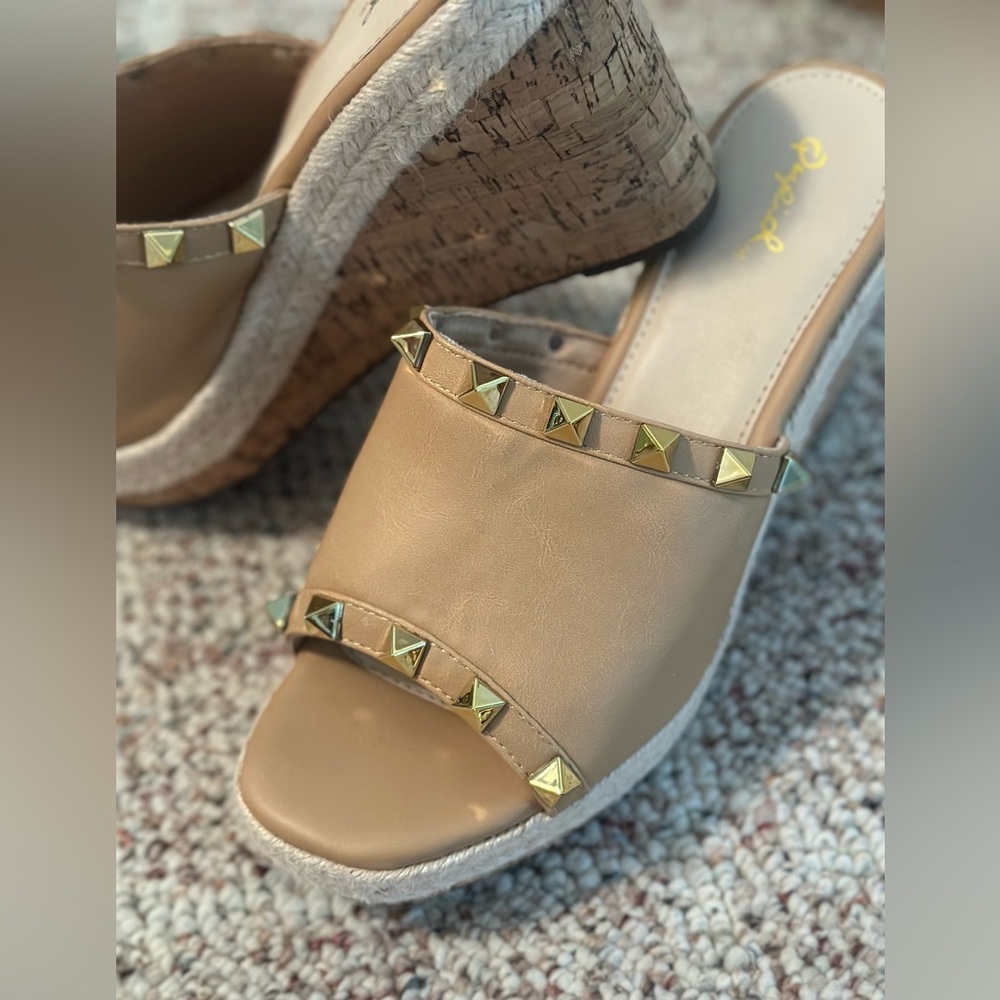 Qupid Sandles - Picture 2 of 4